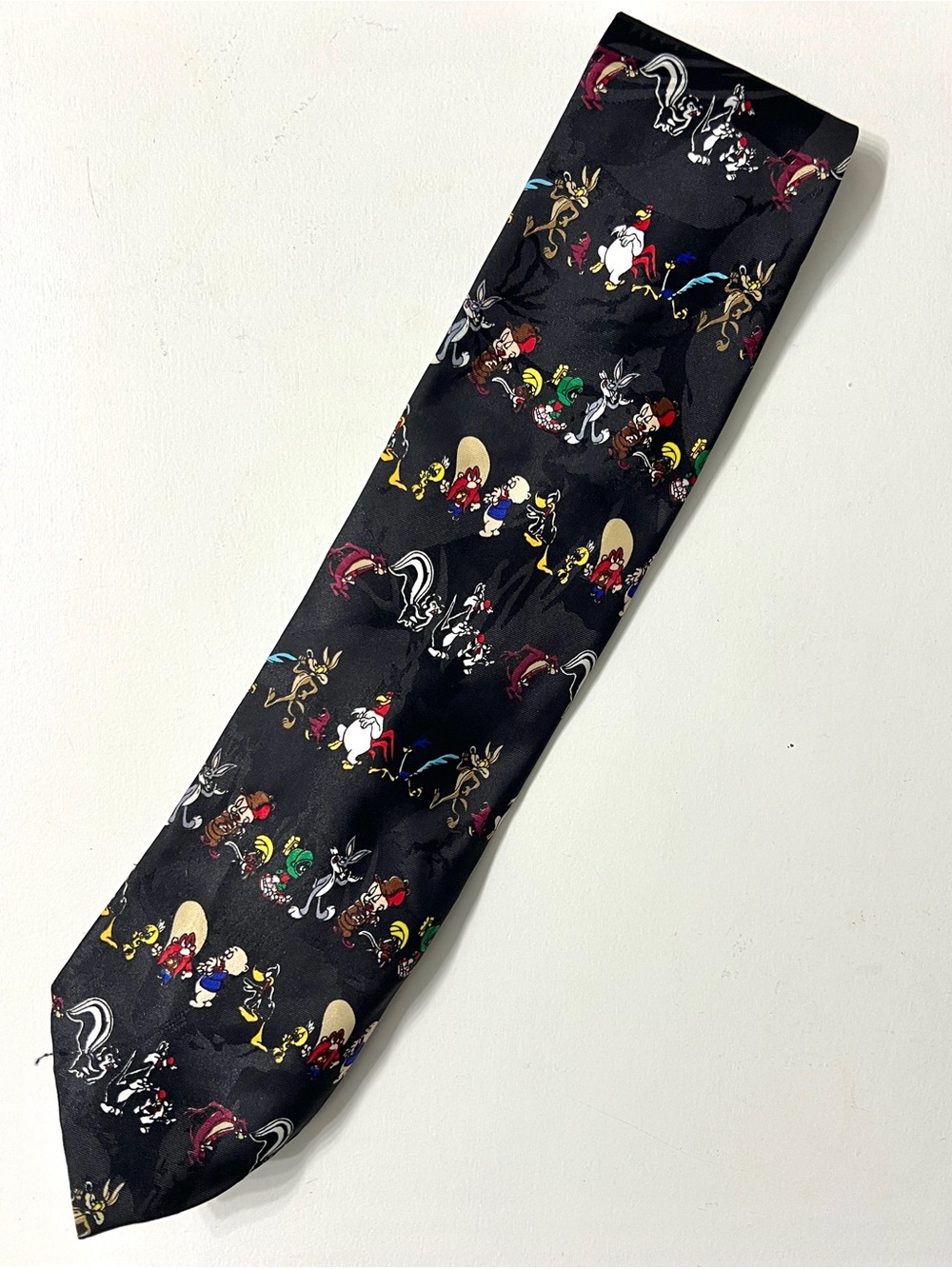 Looney Tunes black all-character tie